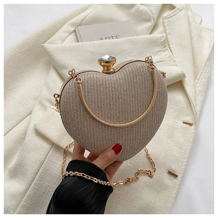 Heart-shaped metallic clutch with chain
